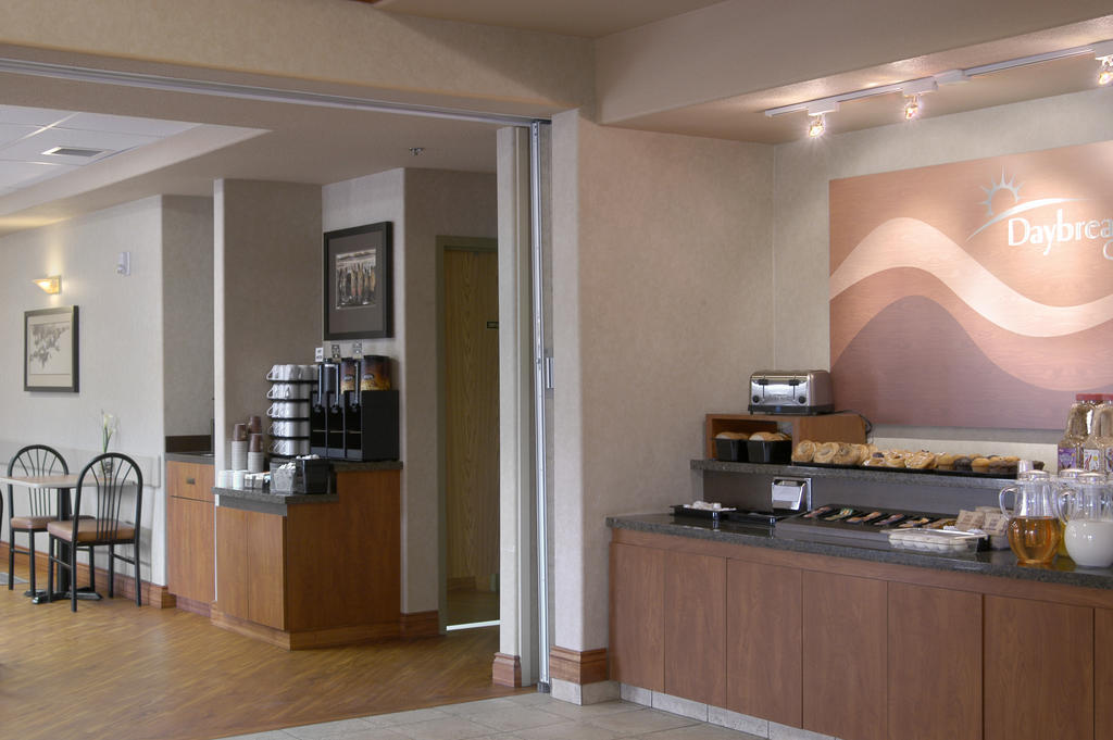 Days Inn By Wyndham Red Deer Exterior foto